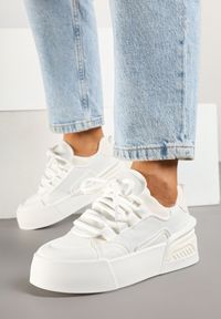 Renee - Białe Sneakersy Chunky Typu Trampki na Niskiej Platformie Elanoriela. Okazja: na co dzień. Zapięcie: sznurówki. Kolor: biały. Materiał: jeans. Obcas: na platformie #5