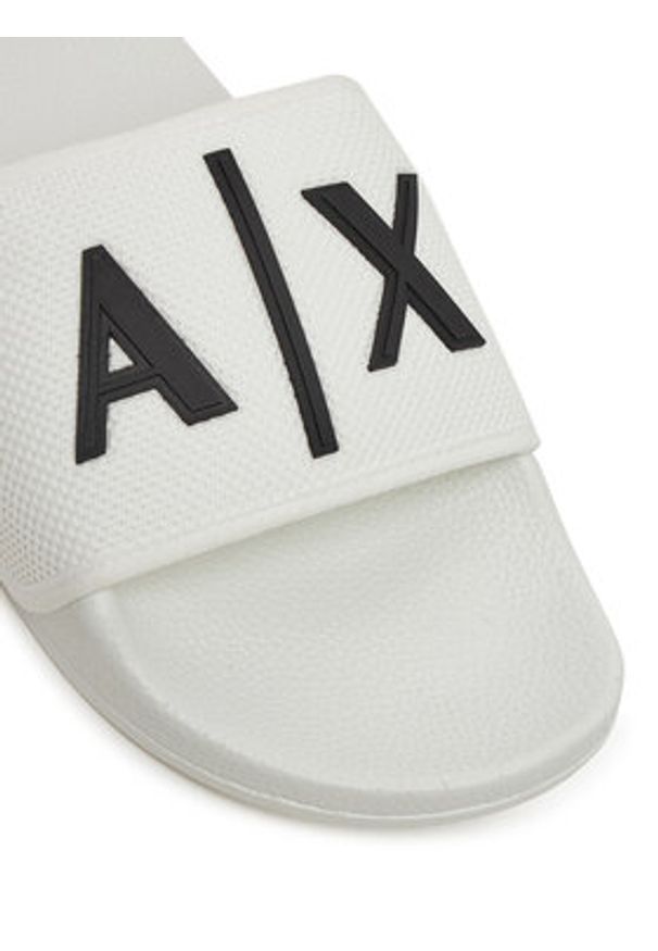 Armani Exchange Klapki XUP001 XV820 K488 Biały. Kolor: biały. Materiał: materiał