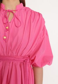Born2be - Różowa Sukienka Adousa. Kolor: różowy. Materiał: tkanina, guma. Wzór: gładki. Typ sukienki: bombki. Styl: klasyczny. Długość: mini #3