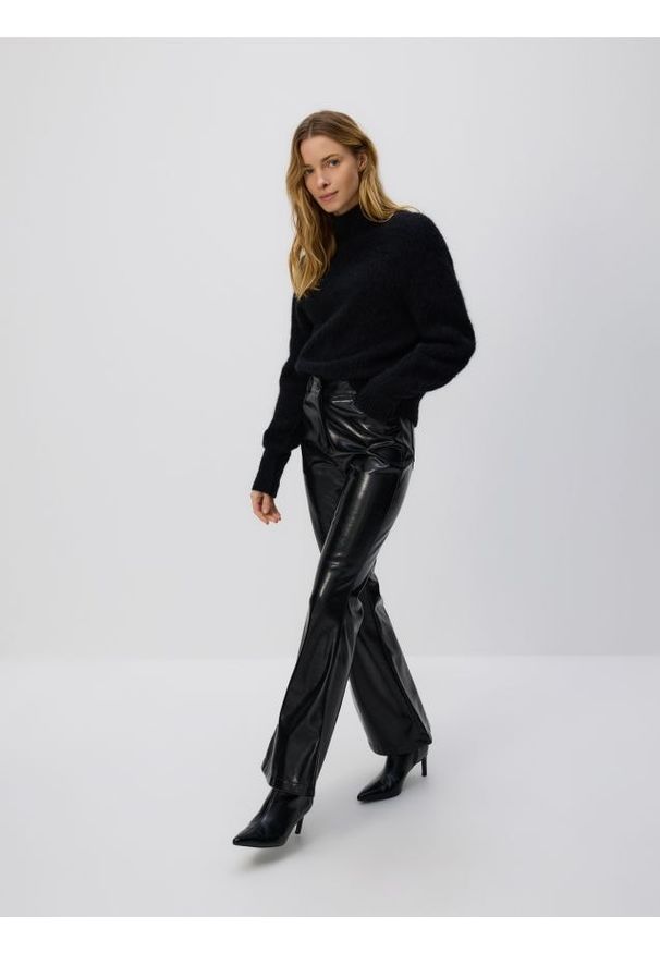 Reserved - Spodnie z imitacji skóry - czarny. Kolor: czarny. Materiał: skóra