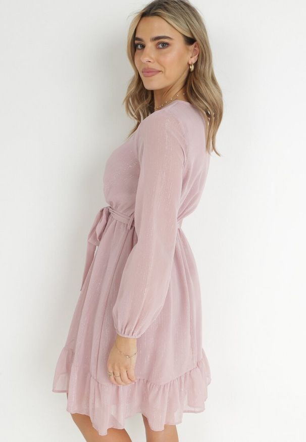 Born2be - Różowa Sukienka Pronestra. Kolor: różowy. Materiał: tkanina, materiał. Wzór: gładki. Typ sukienki: kopertowe. Styl: elegancki. Długość: mini