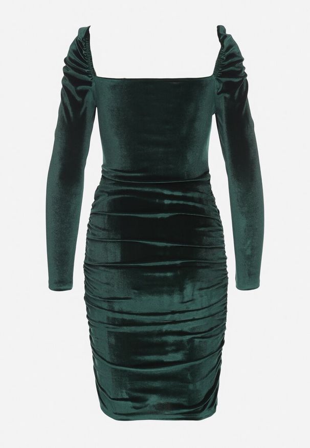 Born2be - Zielona Dopasowana Welurowa Sukienka Ozdobiona Marszczeniem Sopaliae. Kolor: zielony. Materiał: welur. Długość rękawa: długi rękaw. Wzór: aplikacja. Styl: klasyczny