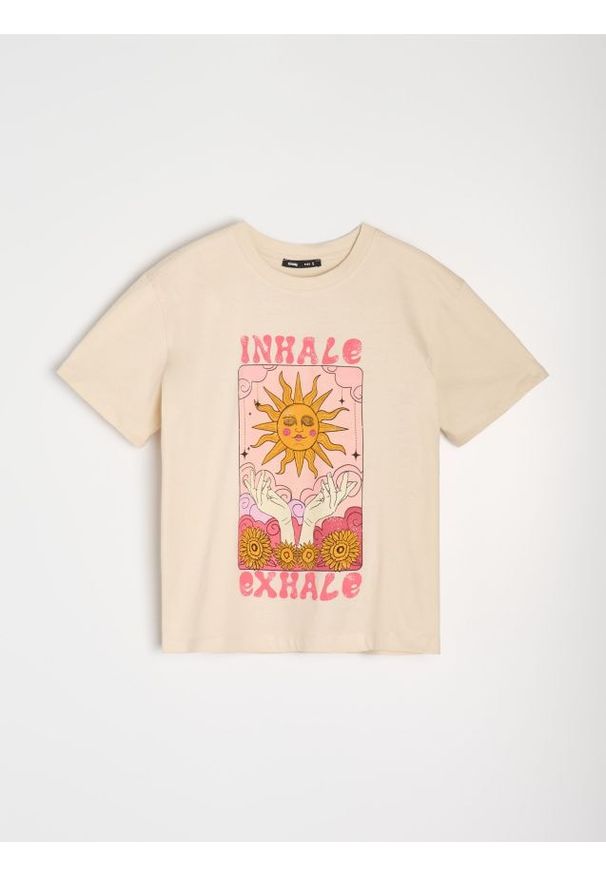 Sinsay - Bawełniana koszulka z nadrukiem - kremowy. Kolor: kremowy. Materiał: bawełna. Wzór: nadruk