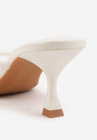 Renee - Białe Minimalistyczne Klapki Japonki na Kaczuszce Saphohsa. Okazja: na co dzień. Kolor: biały. Materiał: skóra. Sezon: lato. Obcas: na szpilce. Styl: casual, elegancki. Wysokość obcasa: średni #4