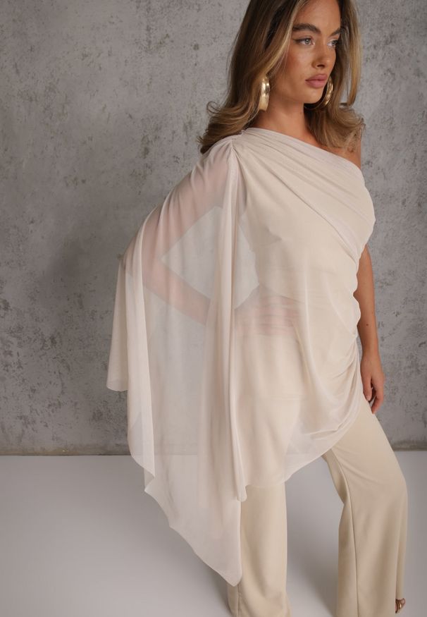 Renee - Beżowy Kombinezon Elegancki o Asymetrycznym Kroju z Lekką Narzutką na Ramię Naeranie. Kolor: beżowy. Styl: elegancki
