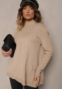 Renee - Jasnobeżowy Sweter Półgolf z Bawełną i Kieszenią z Przodu Emittes. Okazja: na co dzień, na randkę. Kolor: beżowy. Materiał: bawełna. Długość rękawa: długi rękaw. Długość: długie. Styl: klasyczny, elegancki, casual