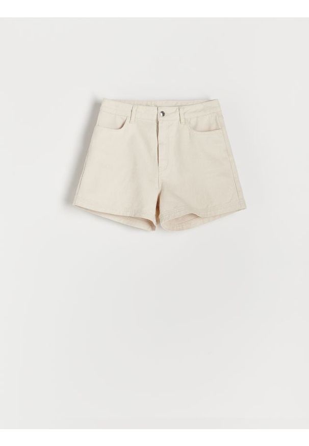 Reserved - Denimowe szorty - złamana biel. Materiał: bawełna. Styl: klasyczny