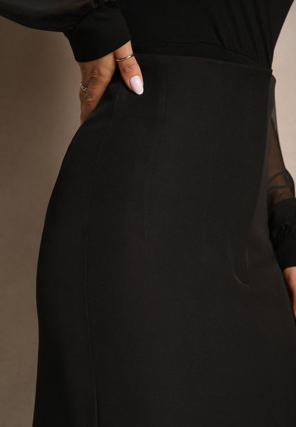 Renee - Czarna Spódnica o Ołówkowym Kroju High Waist z Rozcięciem z Tyłu Liozia. Okazja: na spotkanie biznesowe. Stan: podwyższony. Kolor: czarny. Materiał: jedwab. Wzór: gładki. Styl: elegancki, biznesowy