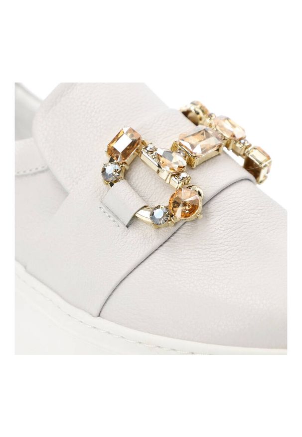 CheBello - Białe Sneakersy Chebello Stylowe Obuwie Damskie Na Platformie. Okazja: na uczelnię. Kolor: biały. Materiał: jeans, materiał. Wzór: aplikacja. Obcas: na platformie