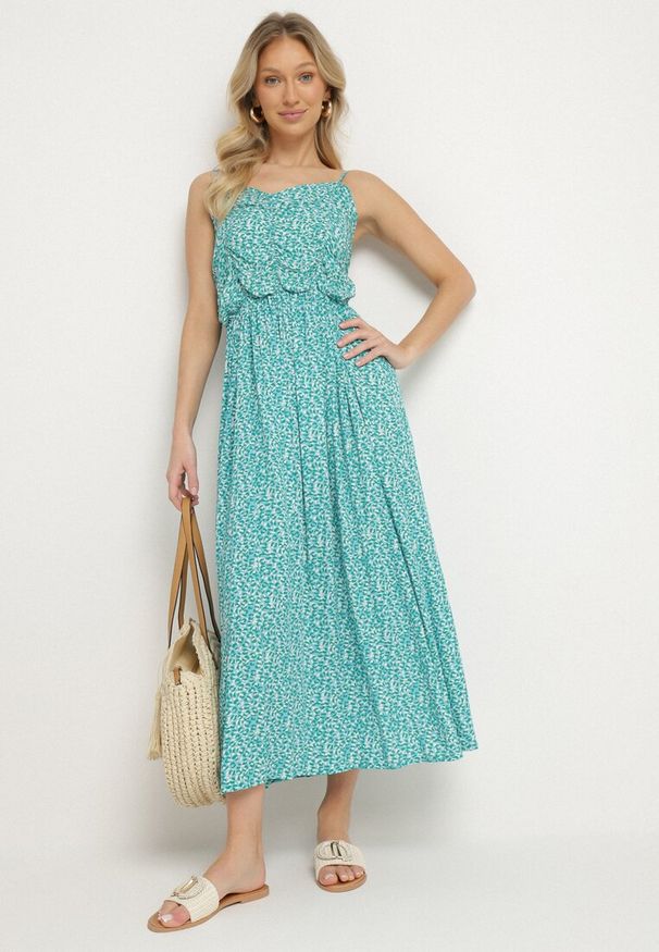 Born2be - Zielona Bawełniana Sukienka na Ramiączkach o Rozkloszowanym Kroju Jenarella. Okazja: na co dzień. Typ kołnierza: dekolt w kształcie V. Kolor: zielony. Materiał: bawełna. Długość rękawa: na ramiączkach. Styl: elegancki, casual