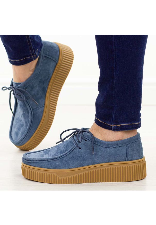 Granatowe skórzane półbuty damskie Filippo Dp7500/26. Okazja: na co dzień. Nosek buta: okrągły. Zapięcie: sznurówki. Kolor: niebieski. Materiał: skóra, zamsz. Szerokość cholewki: normalna. Sezon: jesień, wiosna. Styl: klasyczny, casual, elegancki