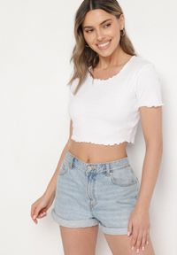 Born2be - Biały Prążkowany T-shirt z Bawełną Adlesa. Okazja: na co dzień. Kolor: biały. Materiał: bawełna, prążkowany. Styl: casual