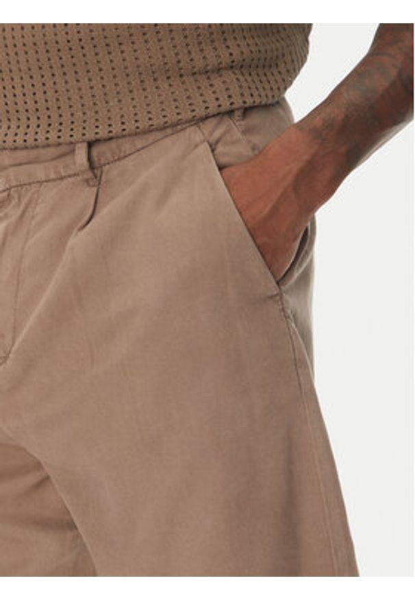 Lindbergh Szorty materiałowe 30-505054 Beżowy Wide Fit. Kolor: beżowy. Materiał: bawełna