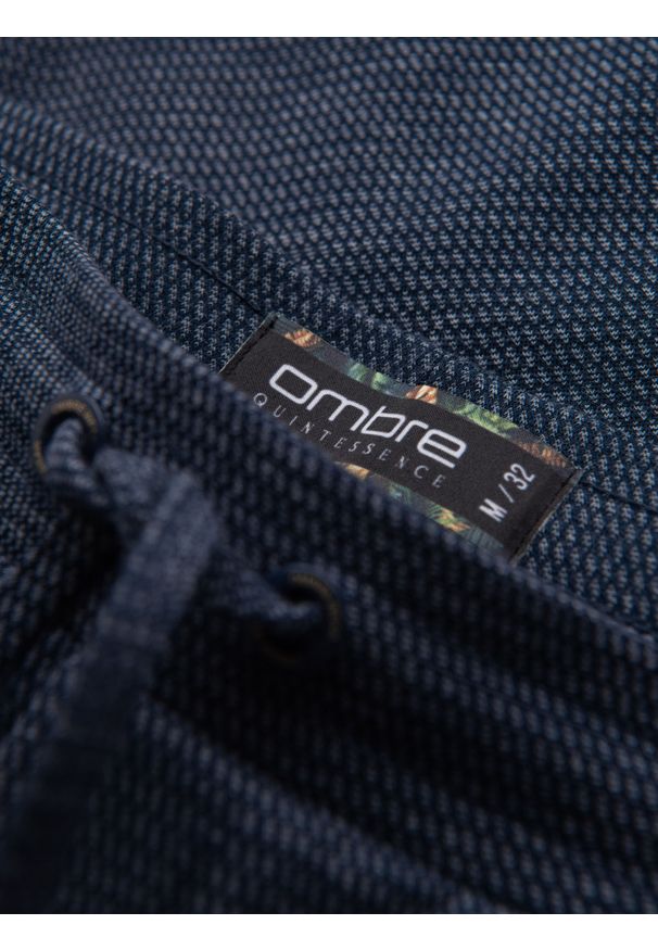 Ombre Clothing - Męskie krótkie spodenki na gumce ze strukturalnej dzianiny – granatowe V1. Okazja: na co dzień. Kolor: niebieski. Materiał: dzianina. Długość: krótkie. Styl: klasyczny, casual