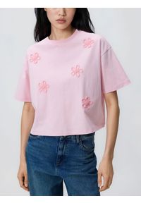 Reserved - Bawełniany t-shirt z aplikacją - pastelowy róż. Kolor: różowy. Materiał: bawełna. Wzór: aplikacja