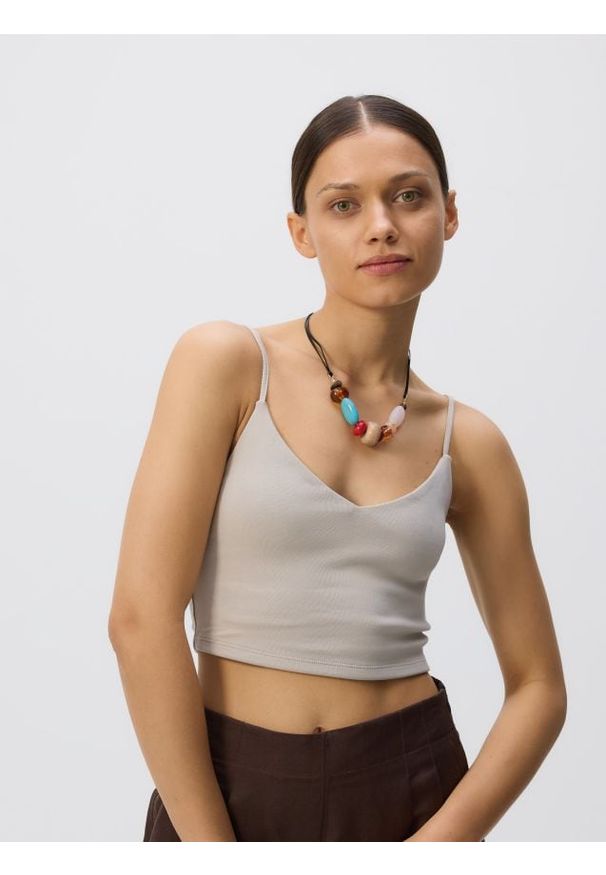 Reserved - Krótki top na ramiączkach - jasnoszary. Kolor: szary. Materiał: bawełna, włókno, dzianina. Długość rękawa: na ramiączkach. Długość: krótkie