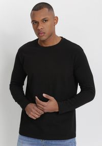 Born2be - Czarny Longsleeve Acsyphise. Kolor: czarny. Materiał: bawełna. Długość rękawa: długi rękaw. Długość: długie. Styl: klasyczny