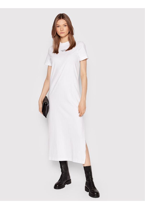 Calvin Klein Jeans Sukienka codzienna J20J218789 Biały Regular Fit. Okazja: na co dzień. Kolor: biały. Materiał: bawełna. Typ sukienki: proste. Styl: casual