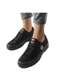 Czarne trampki Lee Cooper LCW-23-44-1652L. Kolor: czarny. Styl: klasyczny