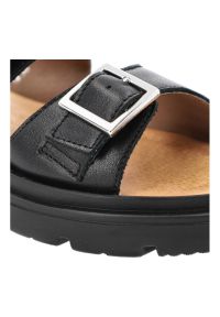 Czarne Klapki Wasak Modne Skórzane Obuwie Damskie. Okazja: na spacer, na co dzień. Kolor: czarny. Materiał: skóra. Wzór: paski. Sezon: lato. Styl: casual, klasyczny #5