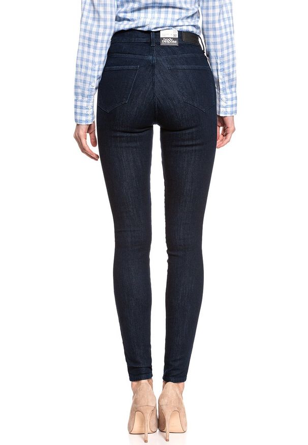 Wrangler - WRANGLER HIGH SKINNY BRUISED BLUE W27HHV32M 112128085. Okazja: na uczelnię, na co dzień, na imprezę, do pracy. Stan: podwyższony. Długość: długie. Wzór: aplikacja, kratka. Sezon: lato. Styl: casual, klasyczny, wizytowy
