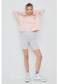 New Balance bluza damska kolor różowy z kapturem gładka. Typ kołnierza: kaptur. Kolor: różowy. Materiał: dzianina, bawełna. Długość rękawa: długi rękaw. Długość: długie. Wzór: gładki