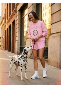 Sinsay - Dresowe szorty z kieszeniami - różowy. Kolor: różowy. Materiał: dresówka #1