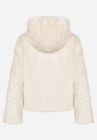 Born2be - Beżowa Casualowa Kurtka Futerko z Kapturem Nindrie. Okazja: na co dzień. Typ kołnierza: kaptur. Kolor: beżowy. Materiał: futro. Styl: casual #3