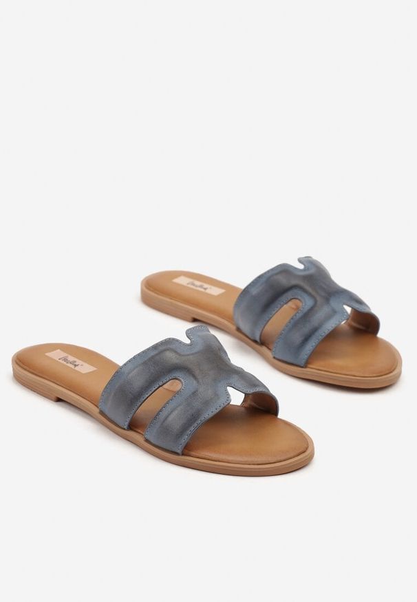 Renee - Niebieskie Klapki Basic z Wycięciami Varauri. Okazja: na spacer, na randkę, na co dzień. Kolor: niebieski. Materiał: jeans, len. Sezon: lato. Obcas: na płaskiej podeszwie. Styl: elegancki, casual