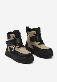 Born2be - Czarne Botki na Grubej Podeszwie z Napisami Bialea. Okazja: na uczelnię. Nosek buta: okrągły. Kolor: czarny. Materiał: jeans. Wzór: napisy. Styl: klasyczny, młodzieżowy