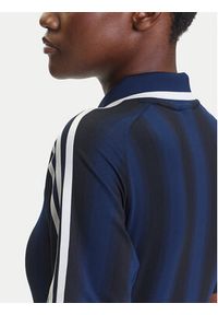 Adidas - adidas Sukienka codzienna Football Inspired Graphic JW5143 Granatowy Regular Fit. Okazja: na co dzień. Kolor: niebieski. Materiał: syntetyk. Typ sukienki: proste. Styl: casual #3