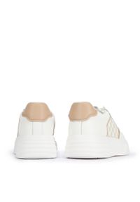 Wittchen - Damskie sneakersy skórzane ze wstawkami w kratkę biało-beżowe. Okazja: na co dzień. Kolor: biały, wielokolorowy, beżowy. Materiał: skóra. Wzór: kratka. Obcas: na platformie #6