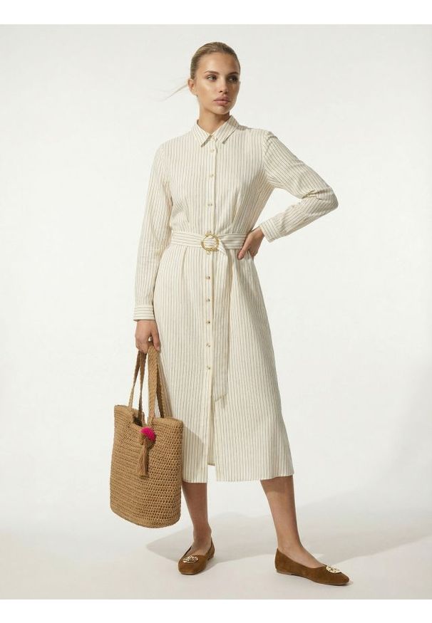 Sinsay - Wiskozowa koszulowa sukienka midi z domieszką lnu - kremowy. Kolor: kremowy. Materiał: wiskoza, len. Typ sukienki: koszulowe. Długość: midi