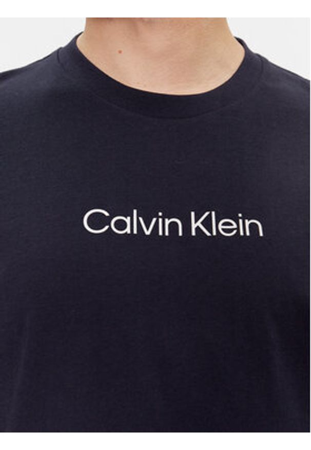 Calvin Klein T-Shirt Hero K10K111346 Granatowy Regular Fit. Kolor: niebieski. Materiał: bawełna
