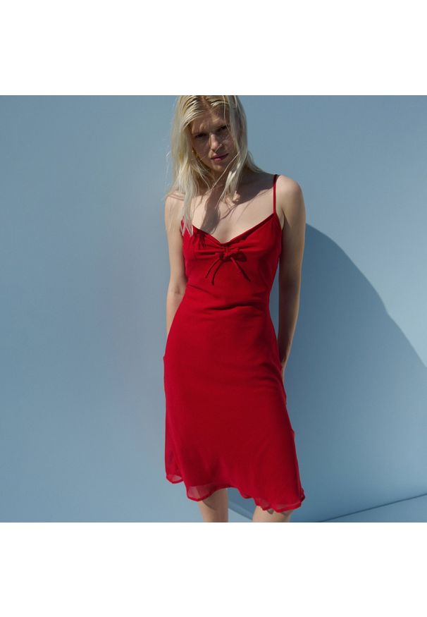 Reserved - Sukienka na ramiączkach - Czerwony. Kolor: czerwony. Długość rękawa: na ramiączkach