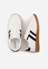 Born2be - Białe Sneakersy w Stylu Kultowych Tenisówek Genenor. Okazja: na spacer. Kolor: biały. Materiał: jeans, dresówka. Sport: turystyka piesza #4