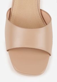 Renee - Ciemnobeżowe Sandały VICES na Słupku z Grubą Podeszwą i Skórzaną Wkładką Aziluna. Zapięcie: pasek. Kolor: beżowy. Materiał: skóra. Obcas: na słupku. Styl: elegancki #2