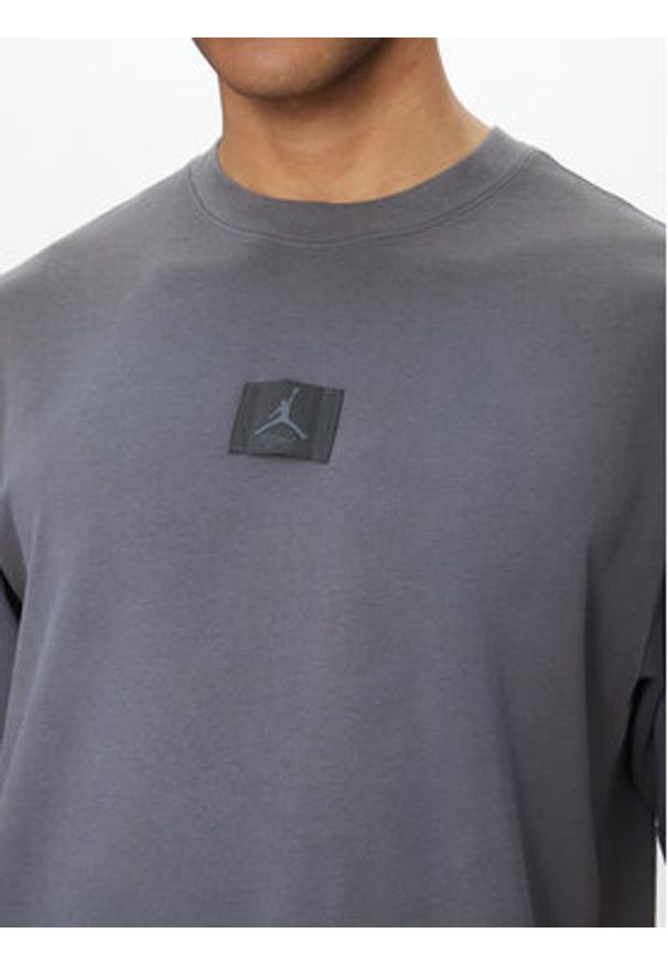Nike T-Shirt FZ1914 Szary Regular Fit. Kolor: szary. Materiał: bawełna