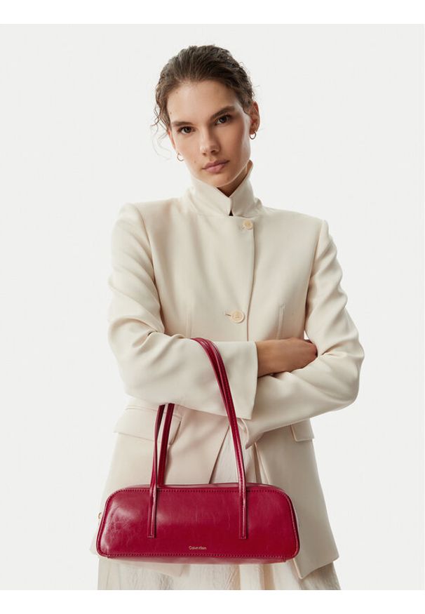 Calvin Klein Torebka Foil Logo Glossy Bauletto LV04F3638G Czerwony. Kolor: czerwony. Materiał: skórzane