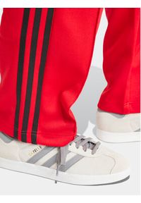 Adidas - adidas Spodnie dresowe adicolor Classics SST IM9809 Czerwony Loose Fit. Kolor: czerwony. Materiał: bawełna #4