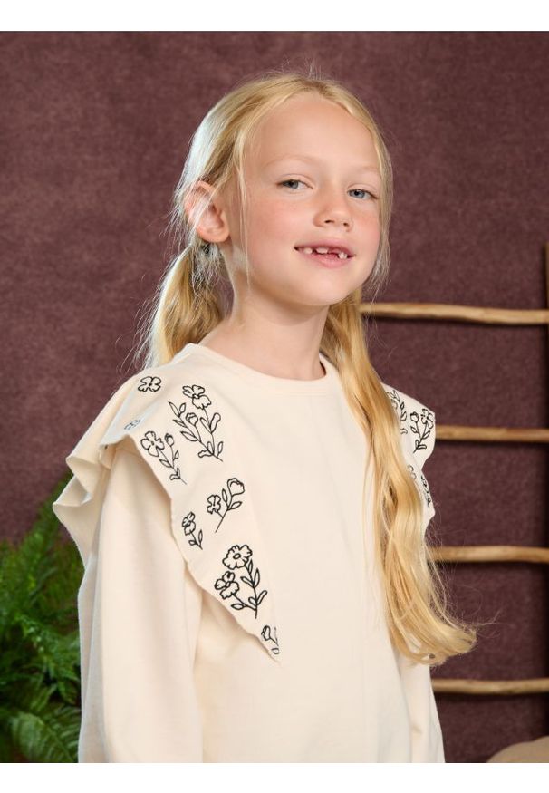 Sinsay - Bluza z haftem - kremowy. Typ kołnierza: kołnierz z falbankami. Kolor: kremowy. Długość: długie. Wzór: haft