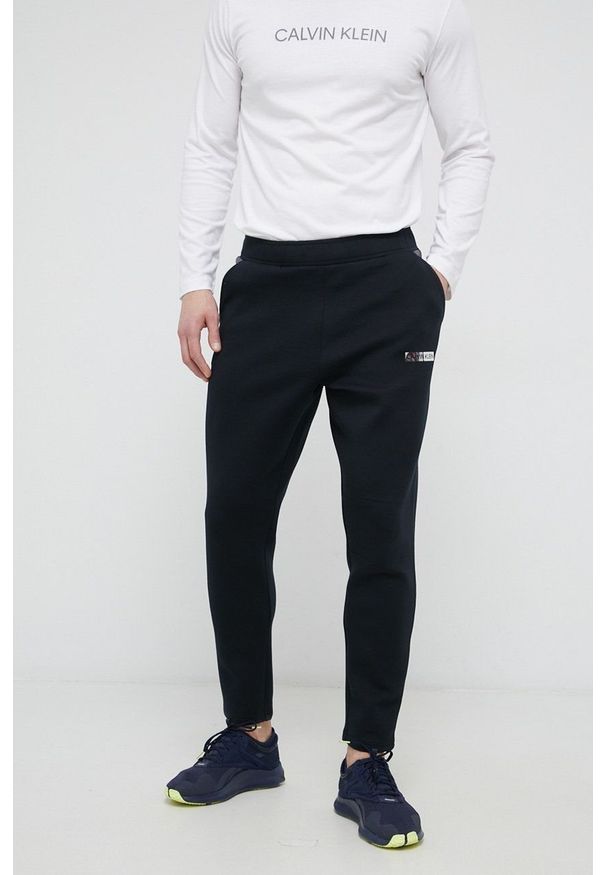 Calvin Klein Performance Spodnie męskie kolor czarny gładkie. Kolor: czarny. Materiał: dzianina. Wzór: gładki