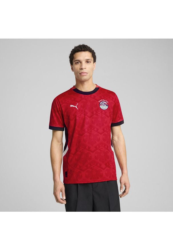 Puma - Męska koszulka domowa Egipt 2025 PUMA Red Black. Kolor: czerwony, wielokolorowy, czarny. Wzór: aplikacja. Sport: piłka nożna