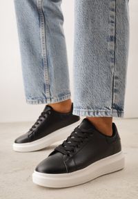 Born2be - Czarno-Białe Sneakersy na Grubej Podeszwie Hypnotic. Okazja: na co dzień, na spacer. Zapięcie: sznurówki. Kolor: czarny. Materiał: jeans, dresówka. Sezon: lato. Sport: turystyka piesza #1