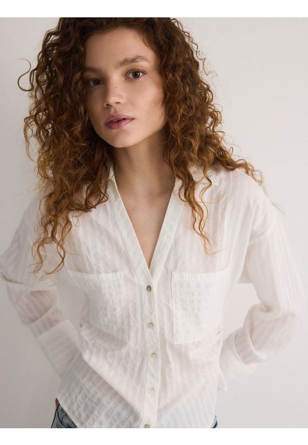 Reserved - Koszula w pasy - biały. Kolor: biały. Materiał: wiskoza, tkanina