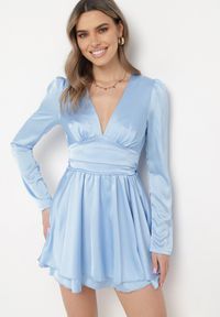 Born2be - Niebieska Satynowa Sukienka Mini z Głębokim Dekoltem i Wiązaniem z Tyłu Liadan. Okazja: na imprezę. Kolor: niebieski. Materiał: satyna. Styl: elegancki. Długość: mini #3