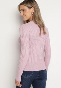 Born2be - Jasnoróżowy Sweter z Wiskozą Ozdobiony Tłoczeniem Savinia. Okazja: na spotkanie biznesowe, na co dzień. Kolor: różowy. Materiał: wiskoza. Wzór: aplikacja. Styl: biznesowy, casual, elegancki #7