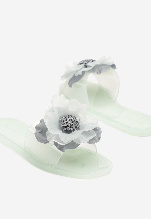 Born2be - Jasnozielone Klapki z Kwiatem 3D i Cyrkoniami Lurieta. Okazja: na co dzień. Kolor: zielony. Materiał: jeans, materiał. Wzór: kwiaty. Obcas: na obcasie. Styl: casual. Wysokość obcasa: niski