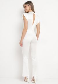 Born2be - Biały Kombinezon z Rozszerzanymi Nogawkami i Poduszkami w Ramionach Atearai. Okazja: na co dzień. Kolor: biały. Długość rękawa: krótki rękaw. Długość: krótkie. Styl: elegancki, casual #5