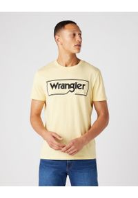 Wrangler - WRANGLER FRAME LOGO TEE MĘSKI T-SHIRT KOSZULKA NADRUK SUNLIGHT W7H3D3XCU 112146329. Wzór: nadruk